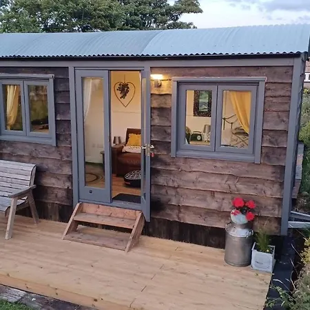 Rhodes To Serenity - Mermaid Shepherds Hut Stoke-on-Trent Exterior photo