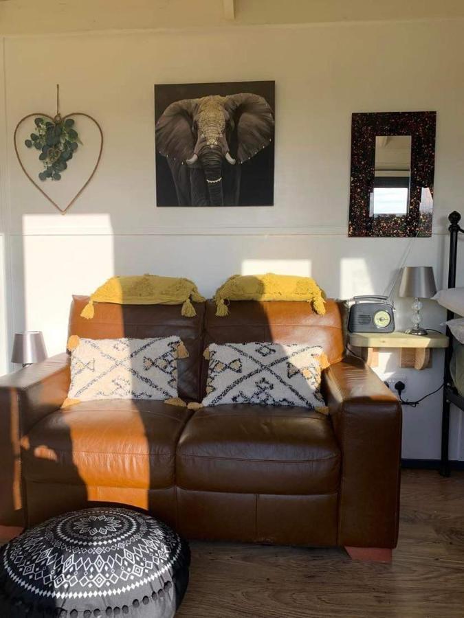Rhodes To Serenity - Mermaid Shepherds Hut Holiday home